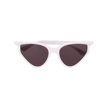 cat-eye tinted sunglasses